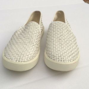 NWT 🤗 VINCE Preston Woven Slip on